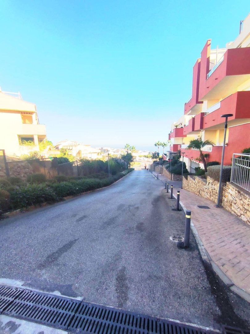 2 Bed Middle Floor Apartment in Arroyo de la Miel