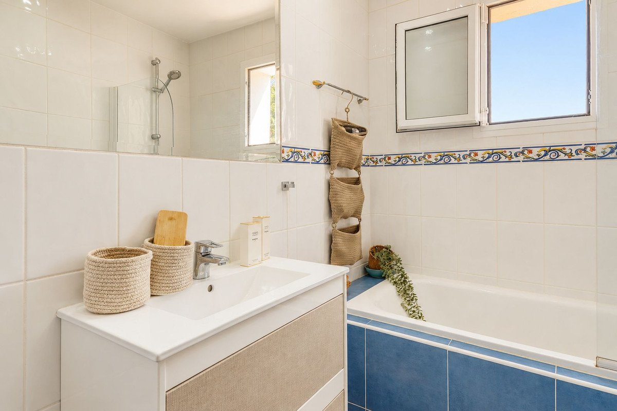 2 Bed Ground Floor Apartment in Riviera del Sol