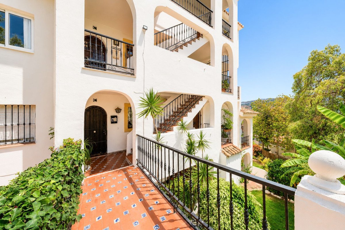 2 Bed Ground Floor Apartment in Riviera del Sol