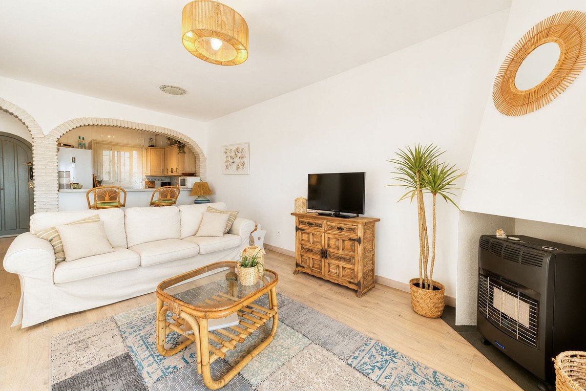 2 Bed Ground Floor Apartment in Riviera del Sol