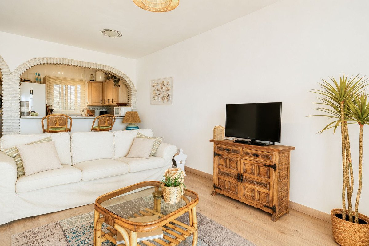2 Bed Ground Floor Apartment in Riviera del Sol