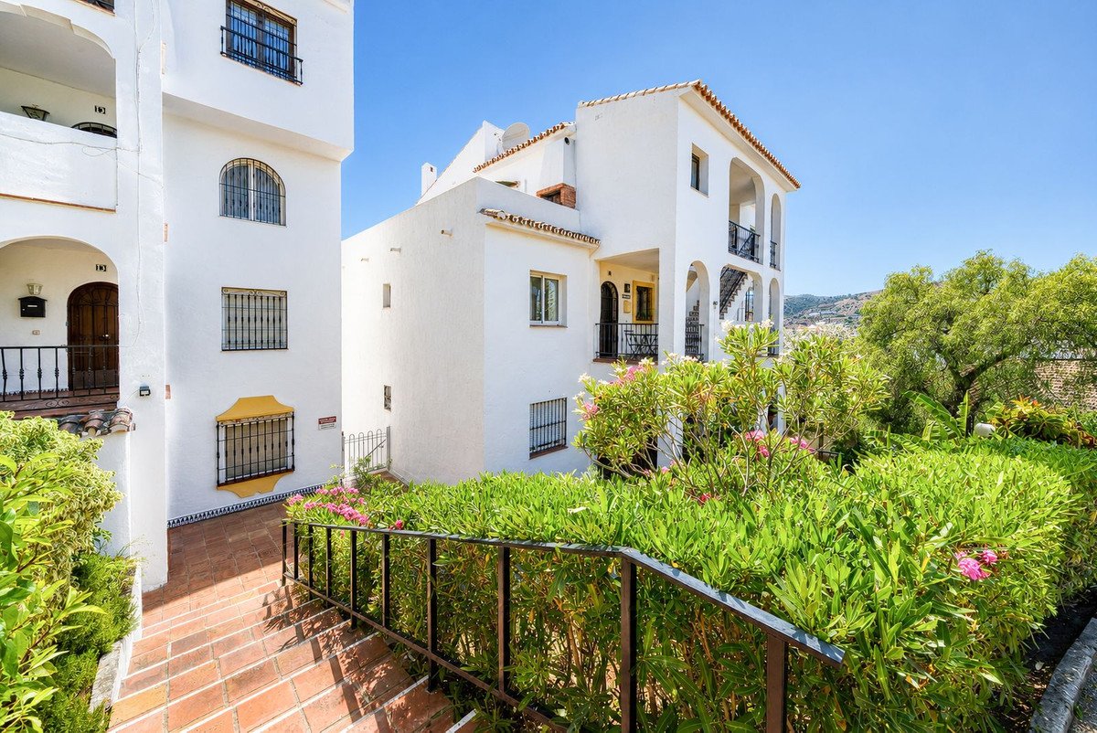 2 Bed Ground Floor Apartment in Riviera del Sol