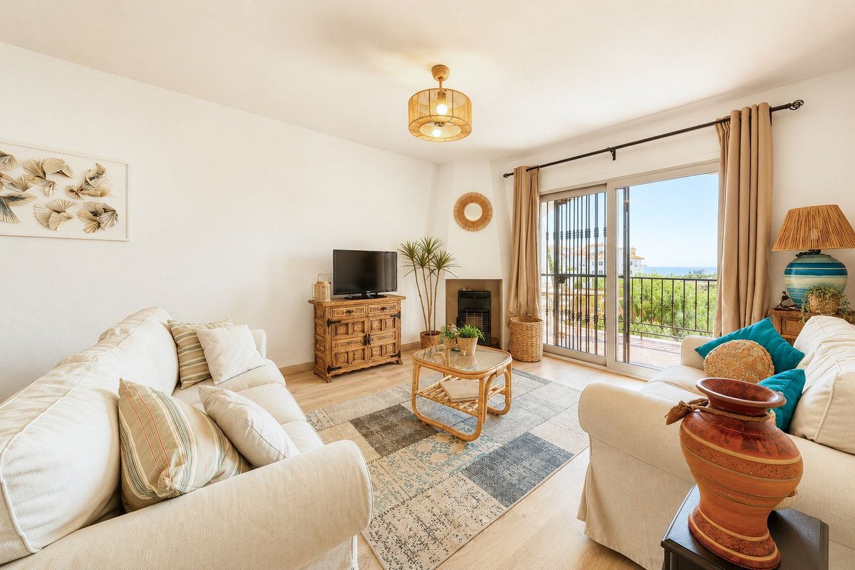 2 Bed Ground Floor Apartment in Riviera del Sol