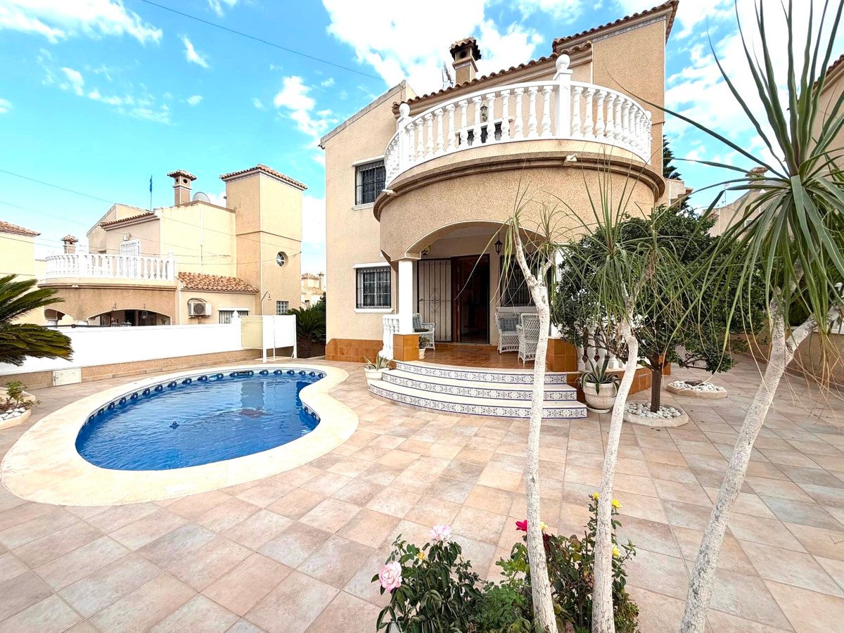 3 Bed Detached Villa in Orihuela Costa