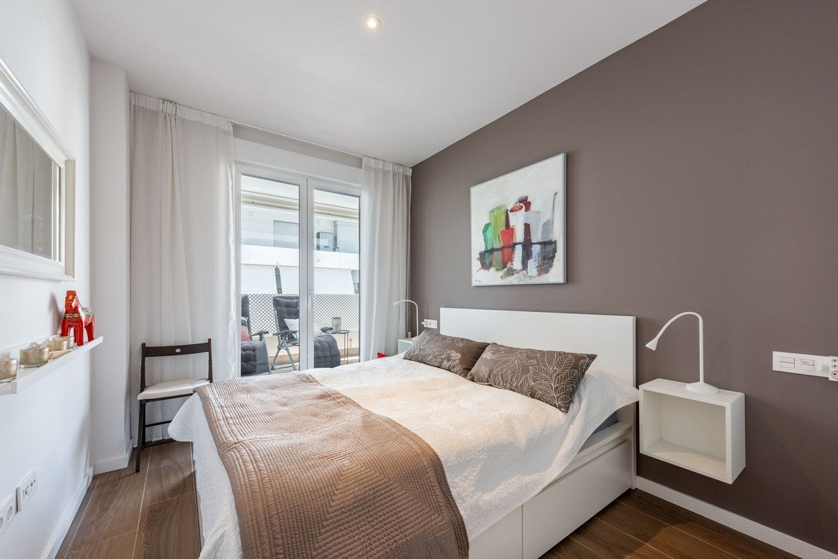2 Bed Middle Floor Apartment in Nueva Andalucía