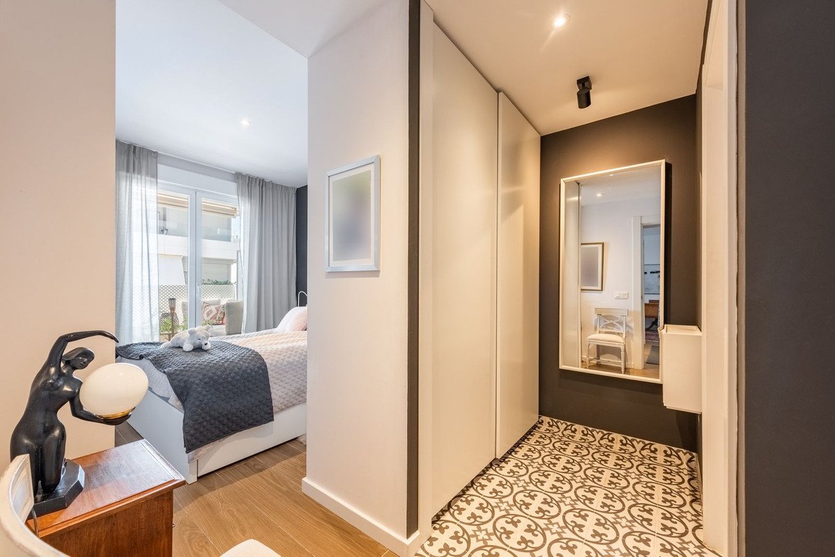 2 Bed Middle Floor Apartment in Nueva Andalucía