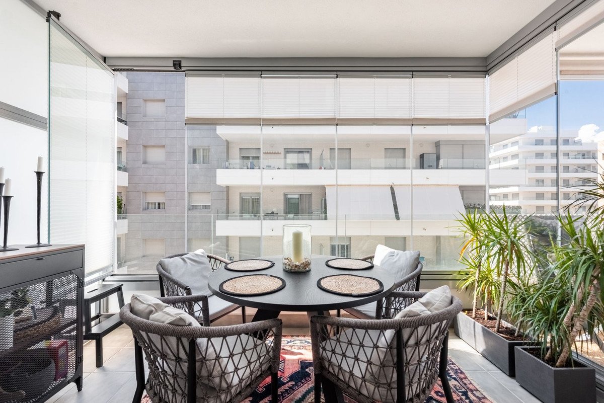 2 Bed Middle Floor Apartment in Nueva Andalucía