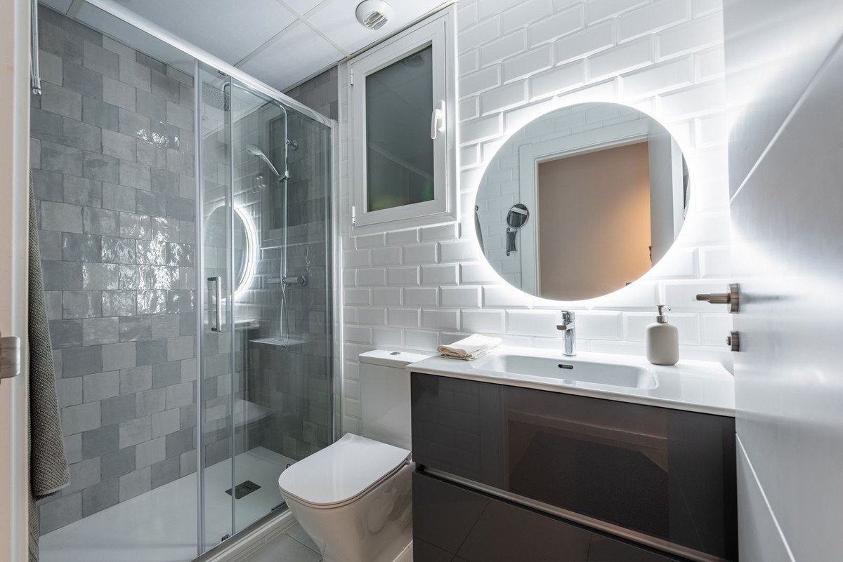 2 Bed Middle Floor Apartment in Nueva Andalucía