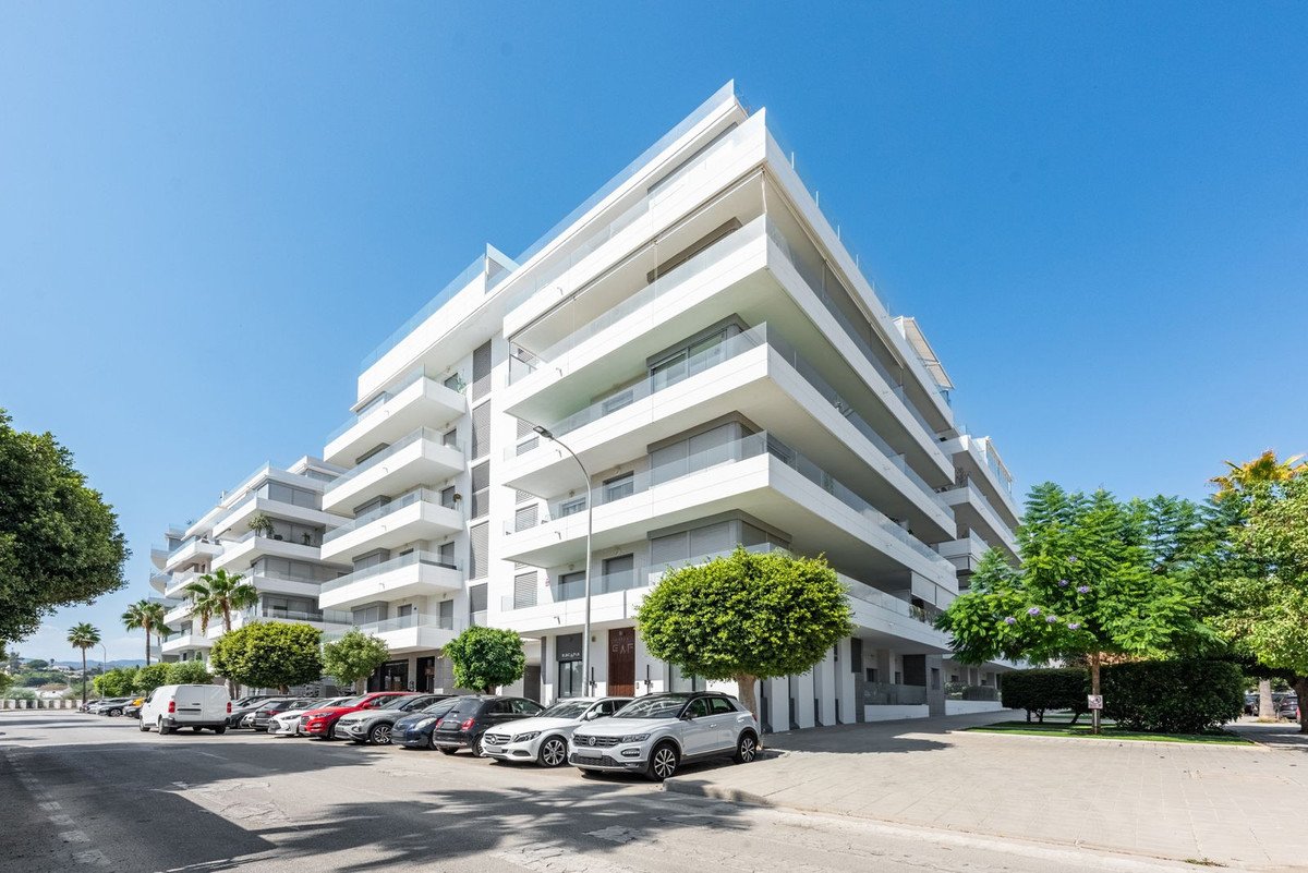 2 Bed Middle Floor Apartment in Nueva Andalucía