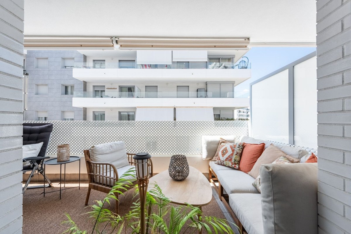 2 Bed Middle Floor Apartment in Nueva Andalucía