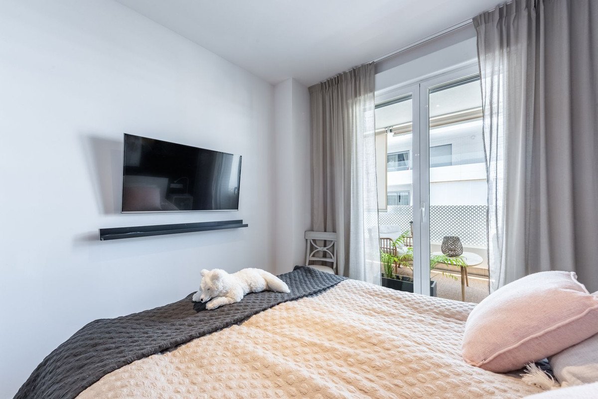 2 Bed Middle Floor Apartment in Nueva Andalucía