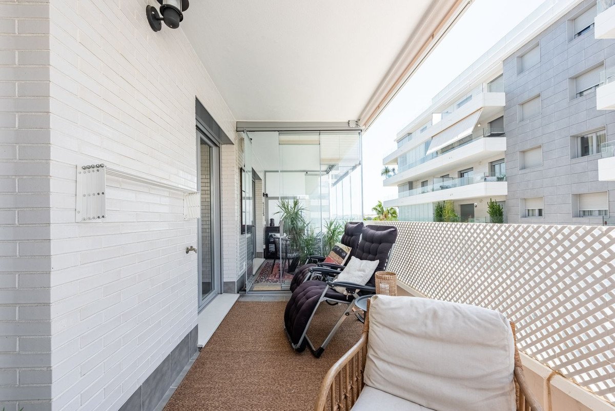2 Bed Middle Floor Apartment in Nueva Andalucía