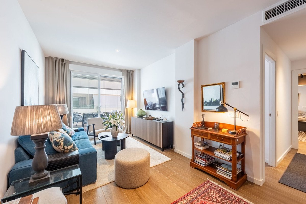 2 Bed Middle Floor Apartment in Nueva Andalucía