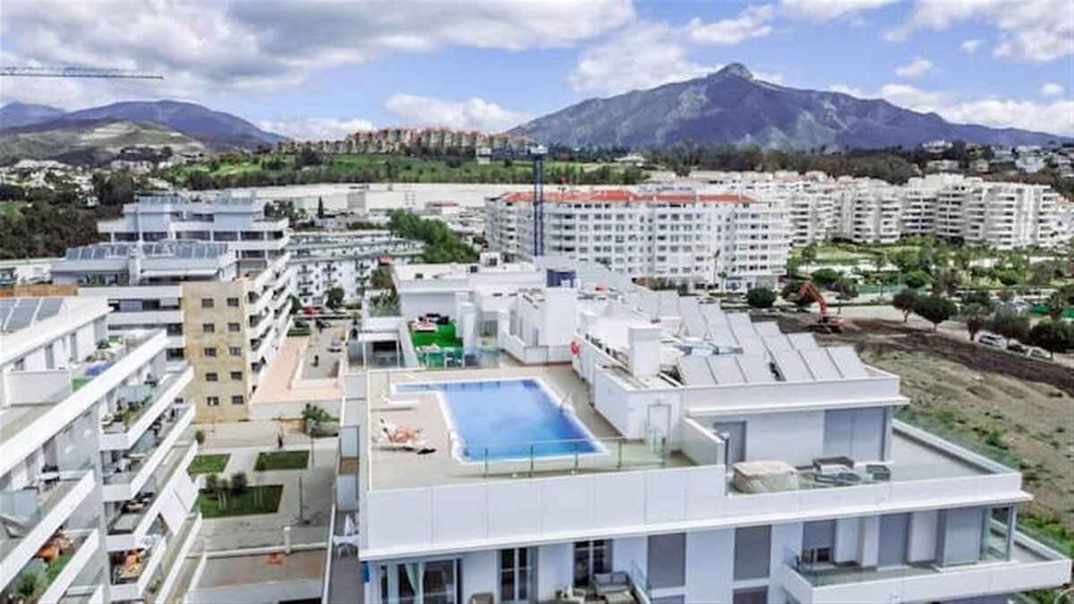 2 Bed Middle Floor Apartment in Nueva Andalucía
