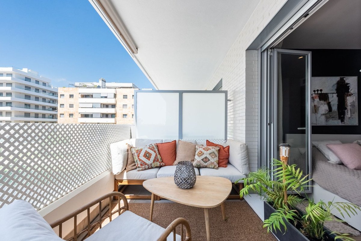 2 Bed Middle Floor Apartment in Nueva Andalucía