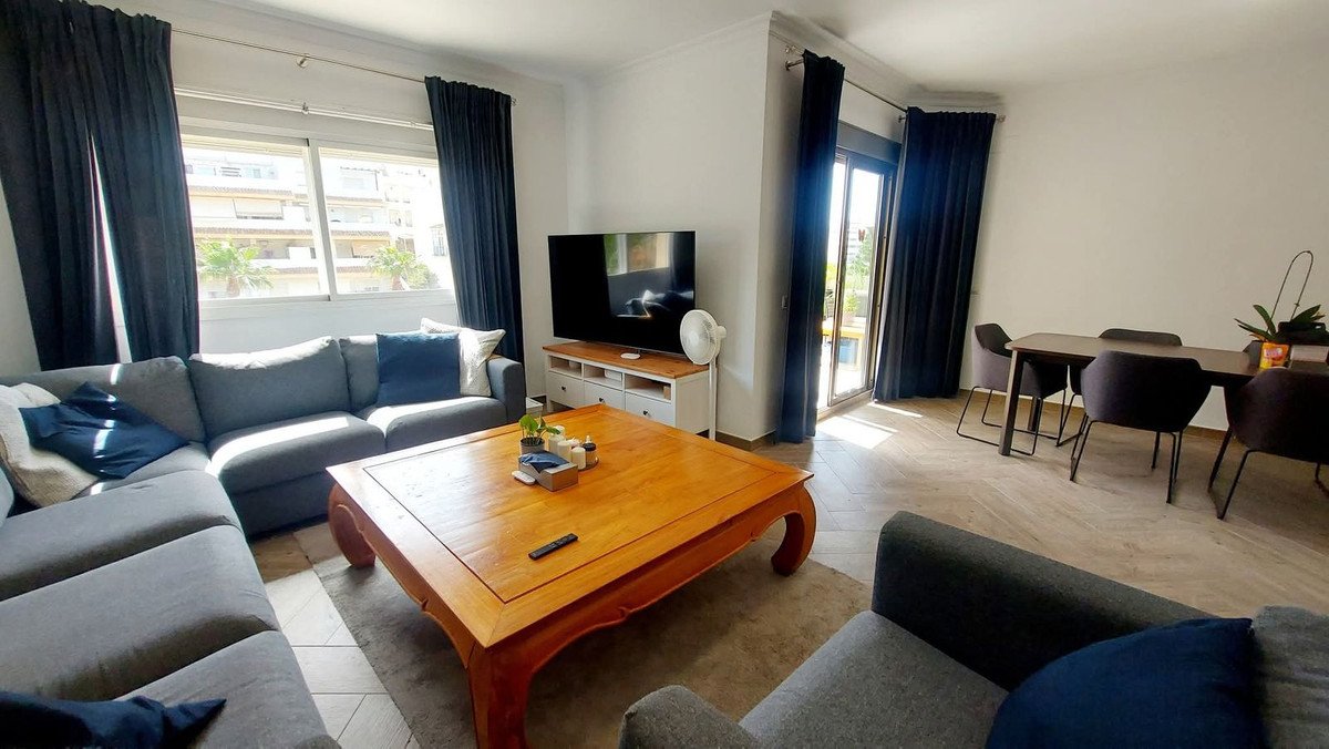 4 Bed Middle Floor Apartment in Torrequebrada