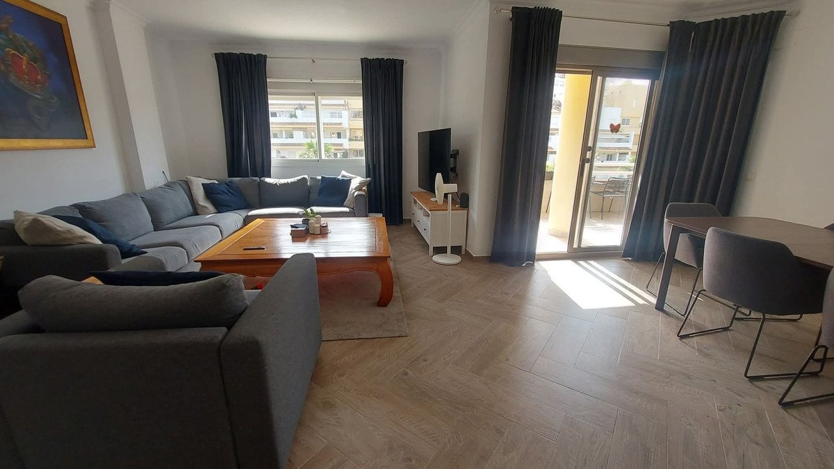 4 Bed Middle Floor Apartment in Torrequebrada