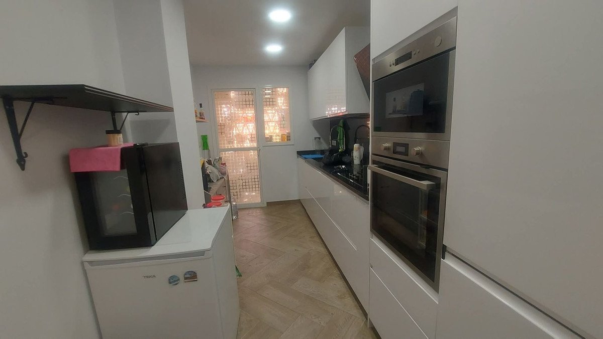 4 Bed Middle Floor Apartment in Torrequebrada
