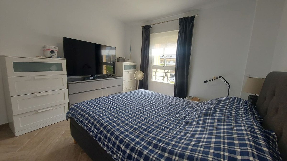 4 Bed Middle Floor Apartment in Torrequebrada