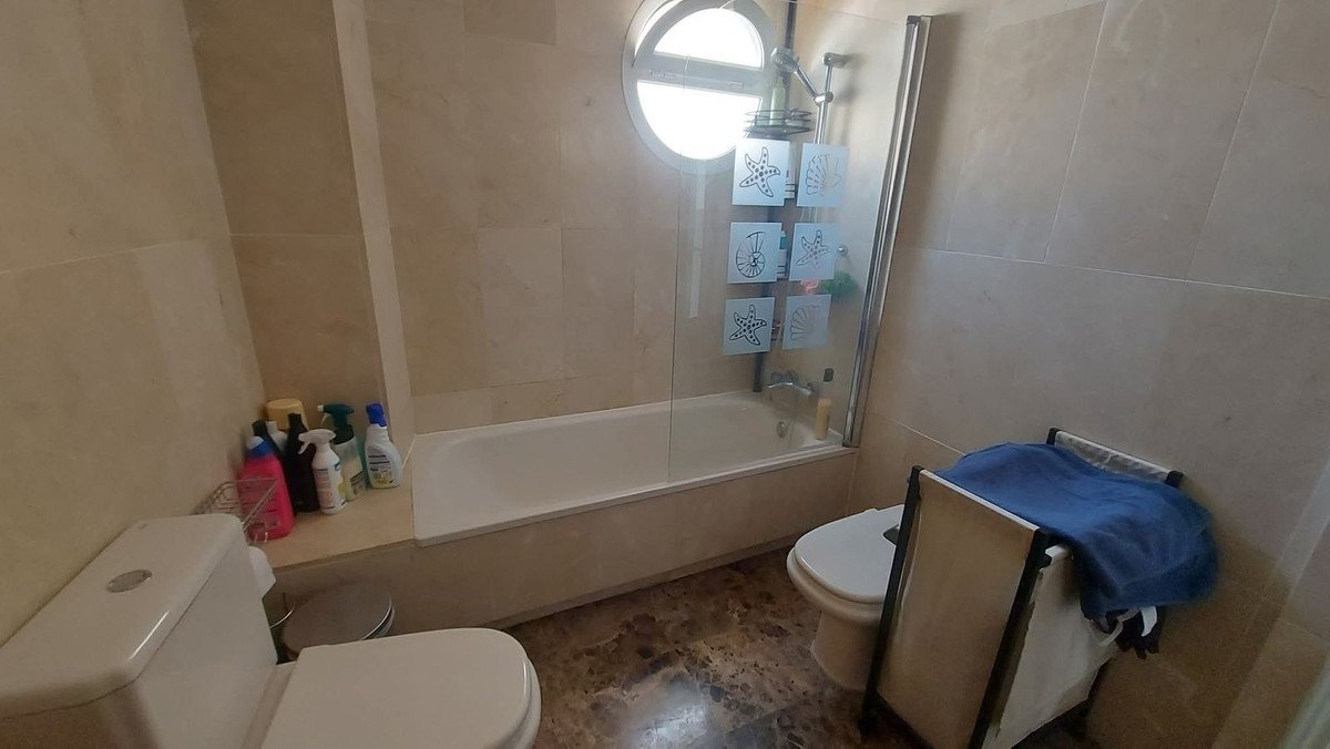 4 Bed Middle Floor Apartment in Torrequebrada