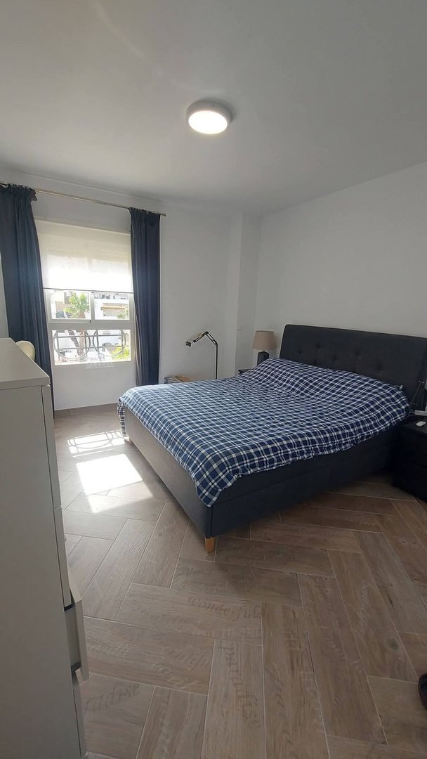 4 Bed Middle Floor Apartment in Torrequebrada