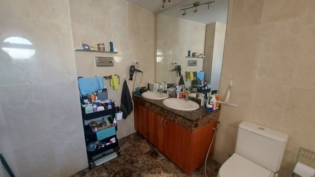 4 Bed Middle Floor Apartment in Torrequebrada
