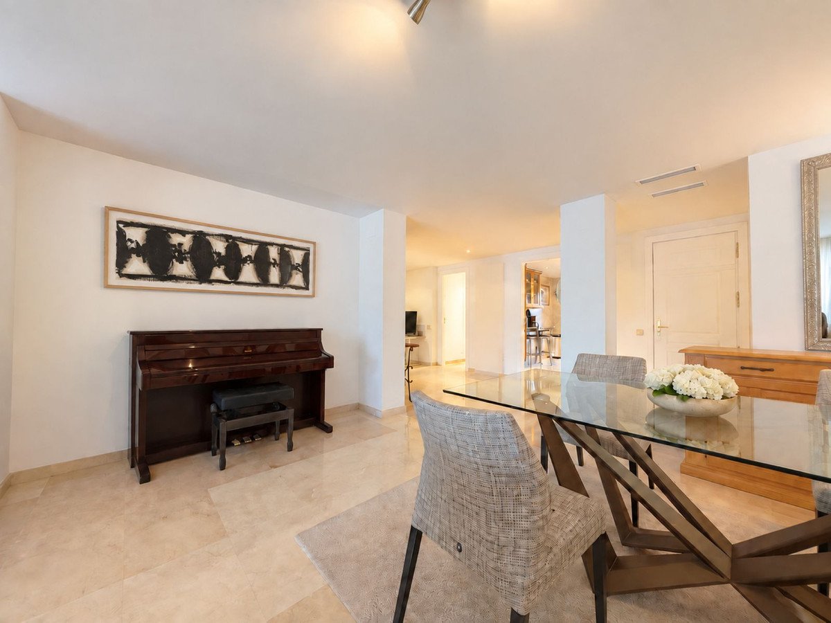 2 Bed Middle Floor Apartment in Río Real