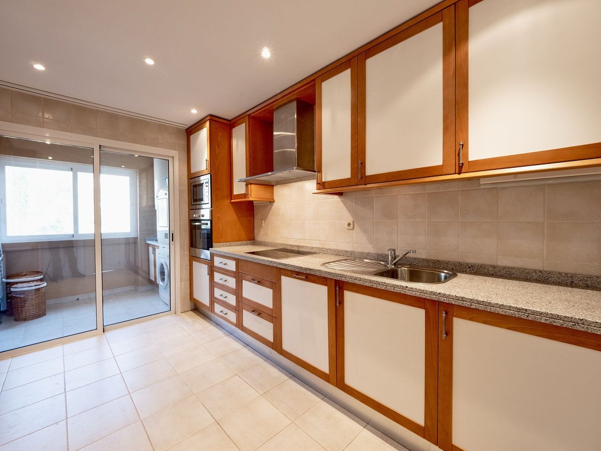 2 Bed Middle Floor Apartment in Río Real