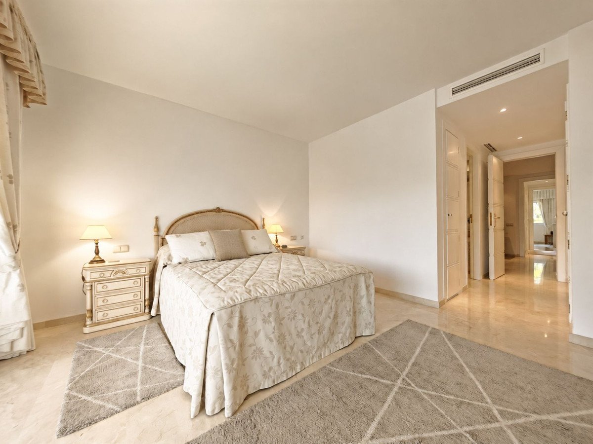 2 Bed Middle Floor Apartment in Río Real