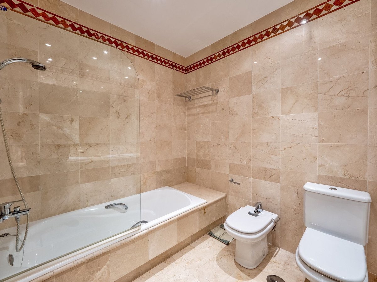 2 Bed Middle Floor Apartment in Río Real