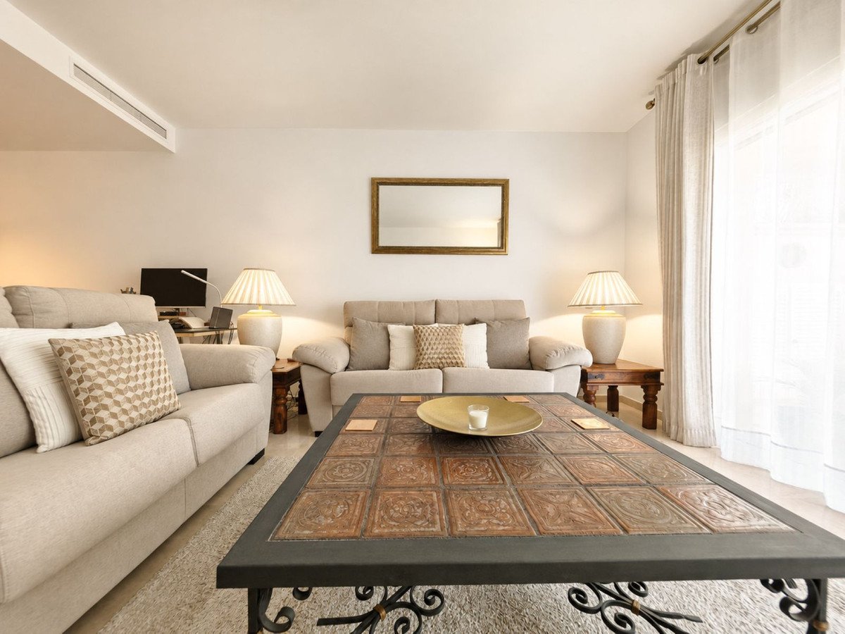 2 Bed Middle Floor Apartment in Río Real