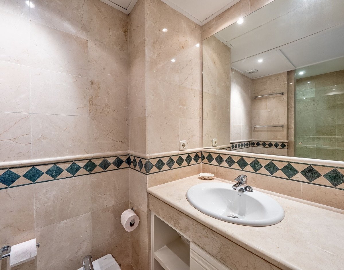 2 Bed Middle Floor Apartment in Río Real