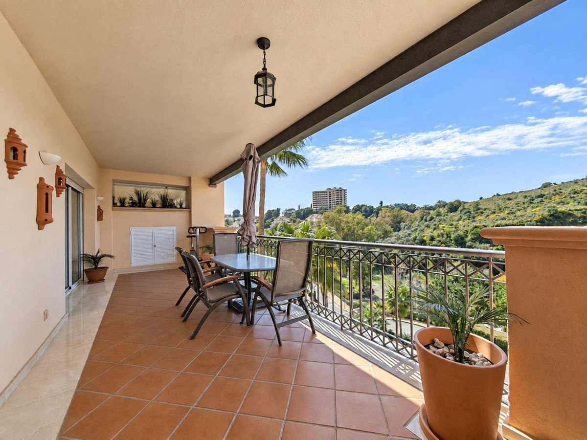 2 Bed Middle Floor Apartment in Río Real