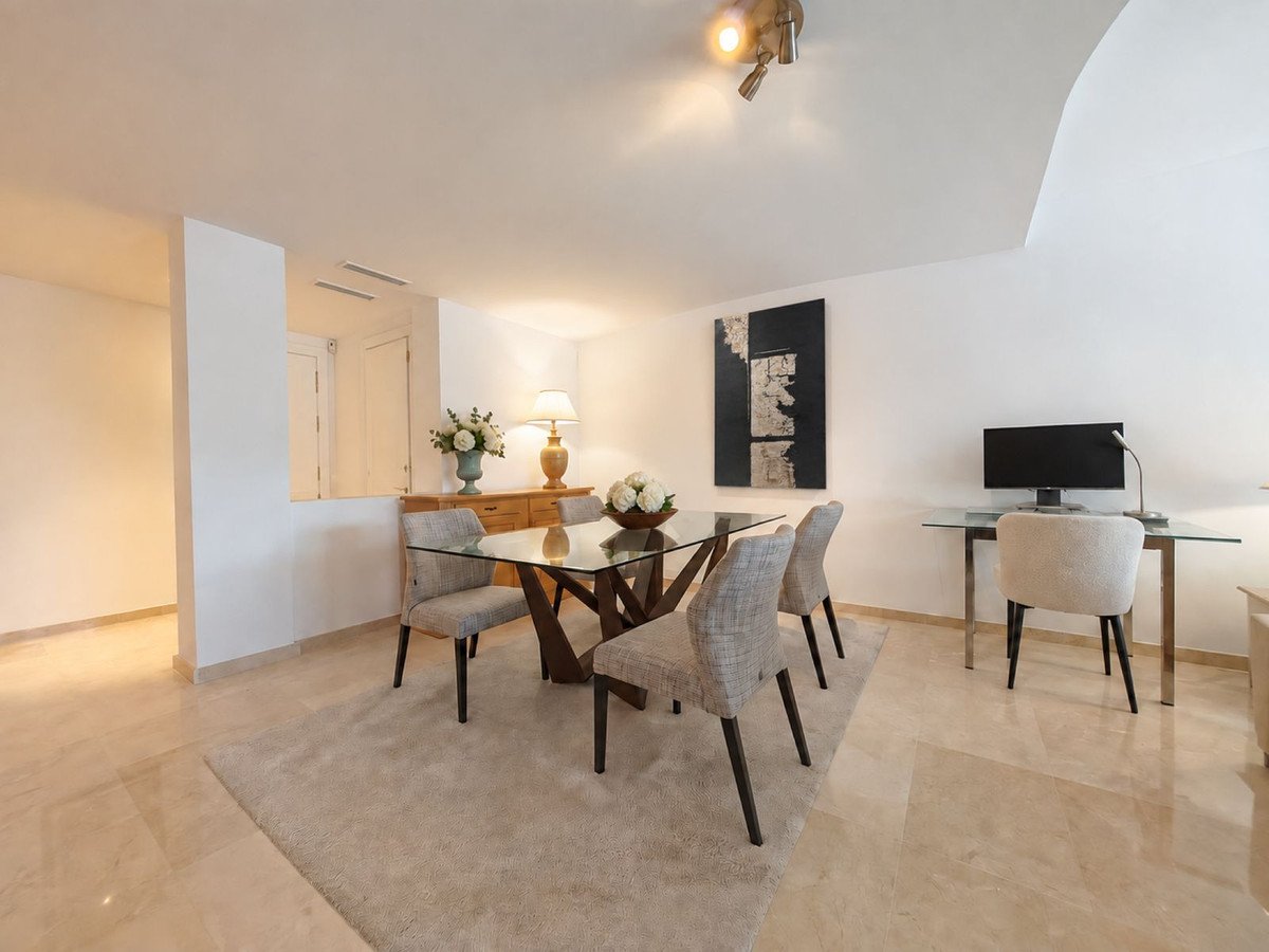 2 Bed Middle Floor Apartment in Río Real