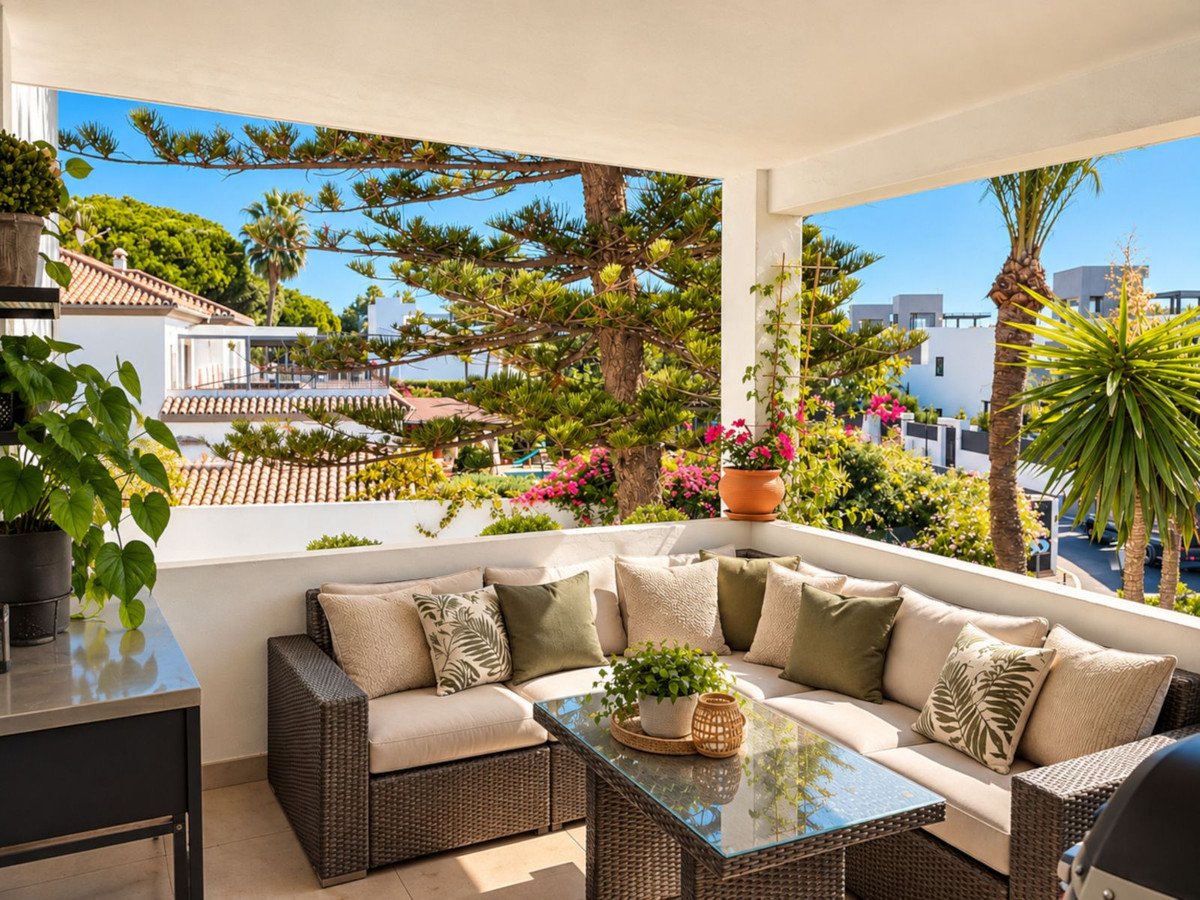 3 Bed Middle Floor Apartment in San Pedro de Alcántara