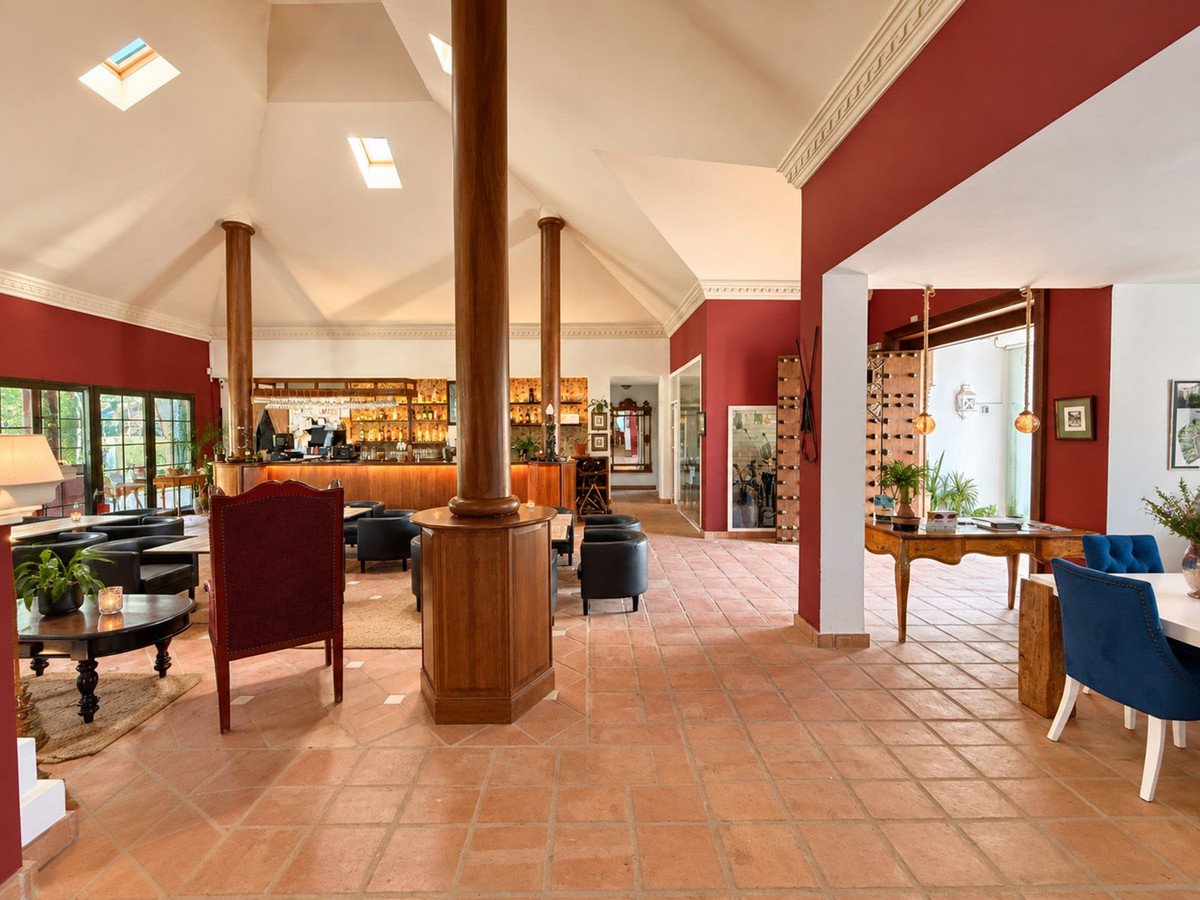 4 Bed Detached Villa in Selwo