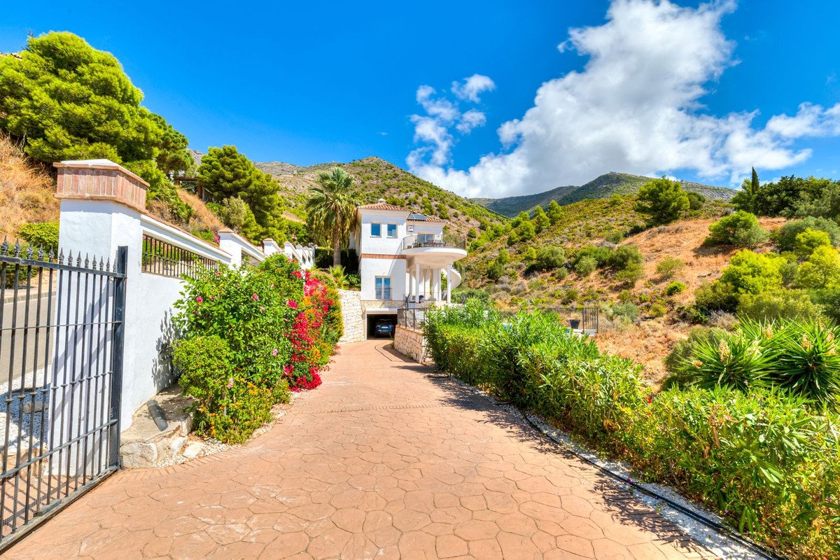 6 Bed Detached Villa in Valtocado