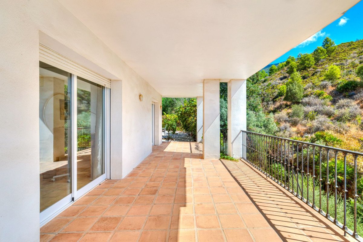 6 Bed Detached Villa in Valtocado