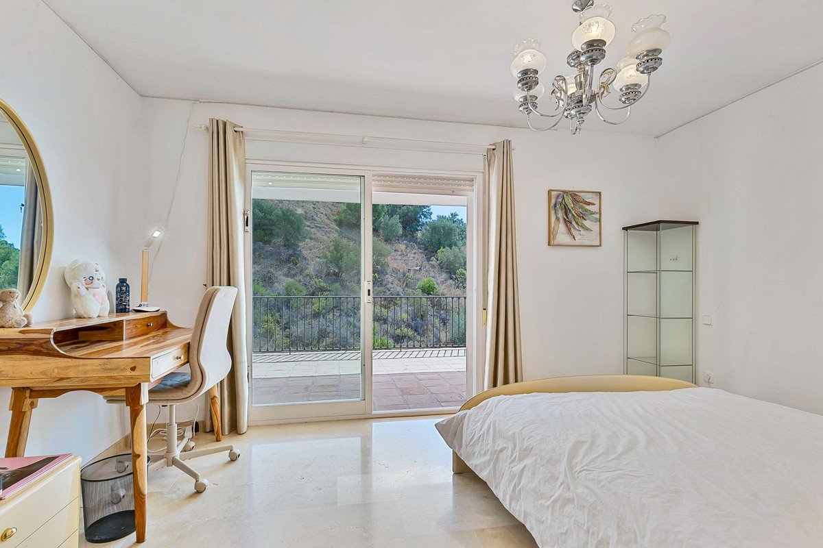 6 Bed Detached Villa in Valtocado