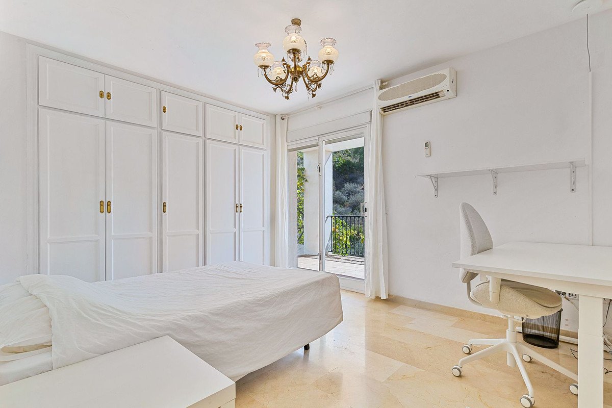 6 Bed Detached Villa in Valtocado
