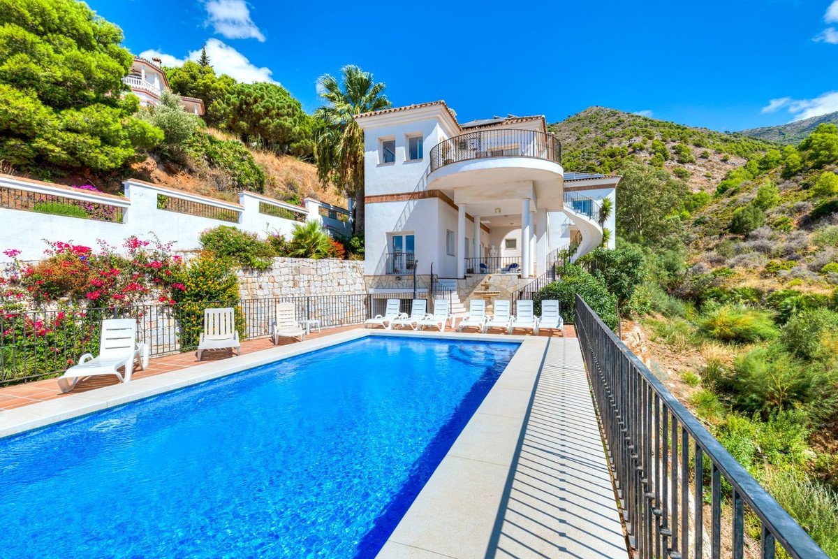 6 Bed Detached Villa in Valtocado