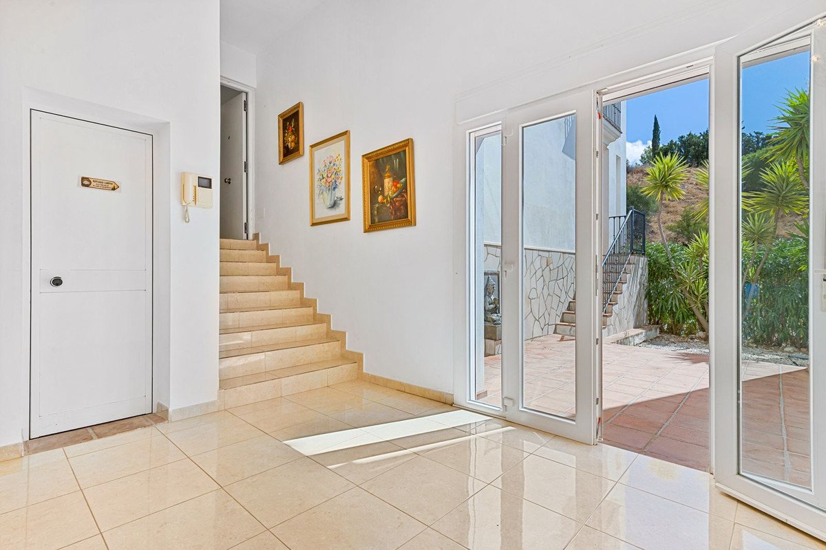 6 Bed Detached Villa in Valtocado