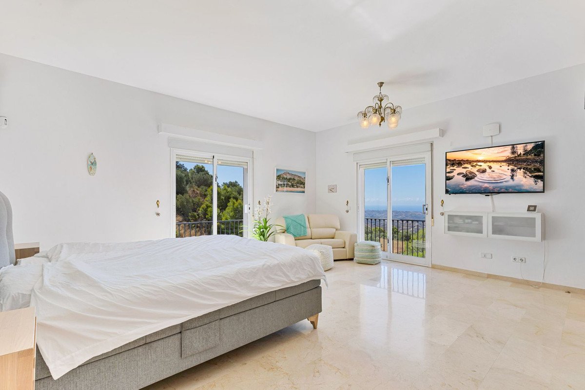 6 Bed Detached Villa in Valtocado