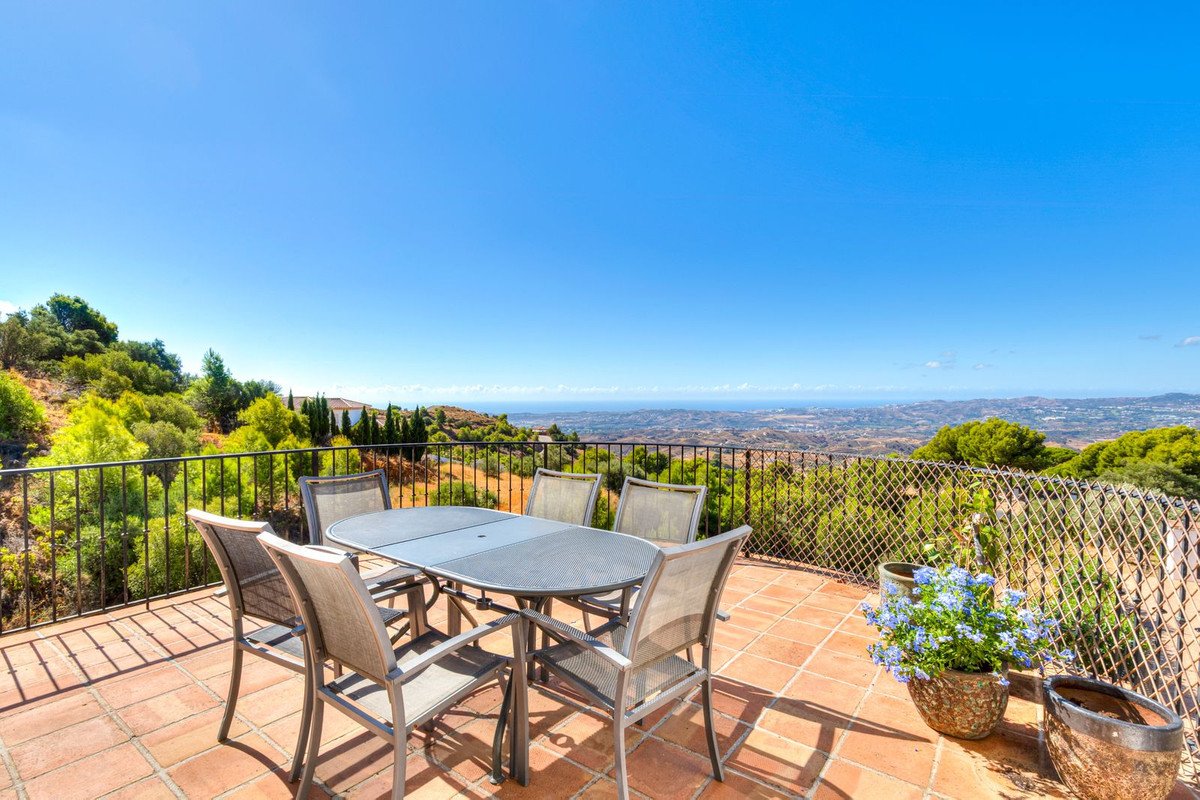 6 Bed Detached Villa in Valtocado