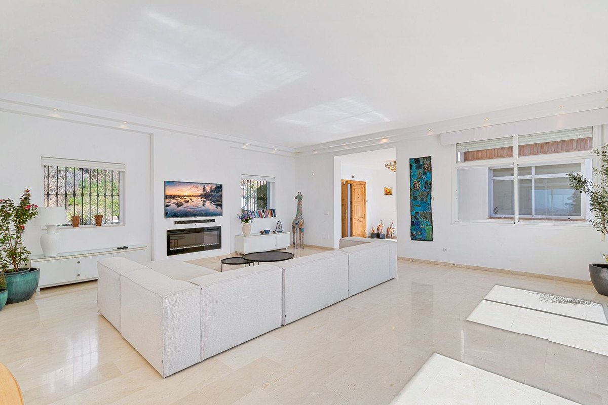 6 Bed Detached Villa in Valtocado