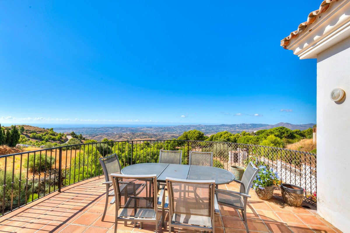 6 Bed Detached Villa in Valtocado