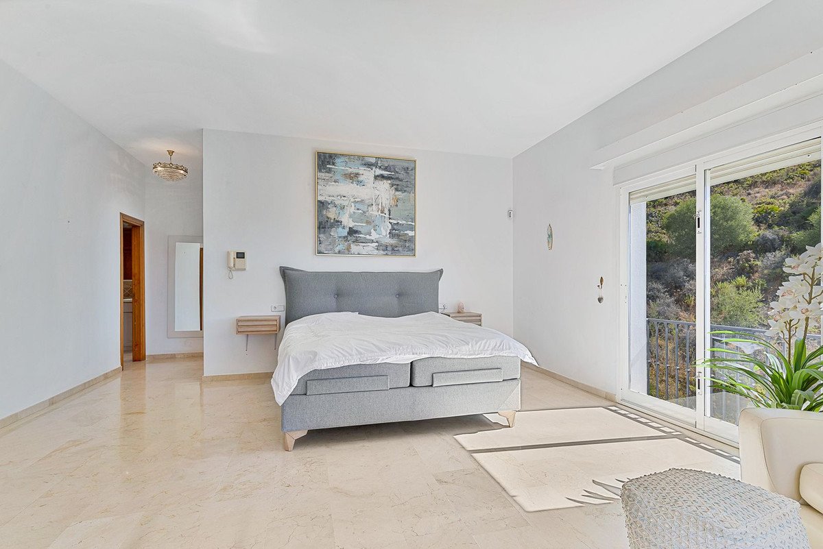 6 Bed Detached Villa in Valtocado