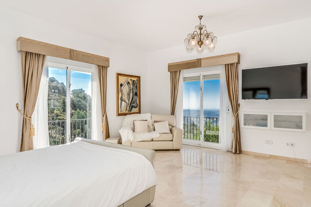 6 Bed Detached Villa in Valtocado