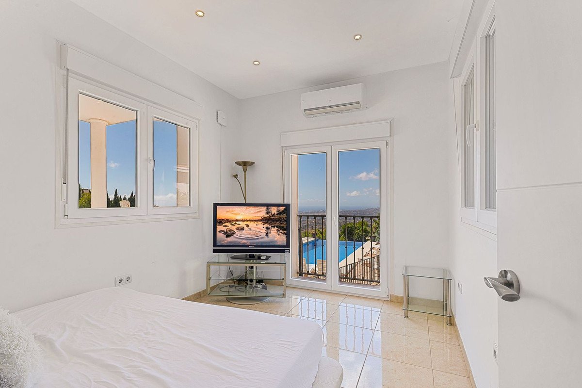 6 Bed Detached Villa in Valtocado