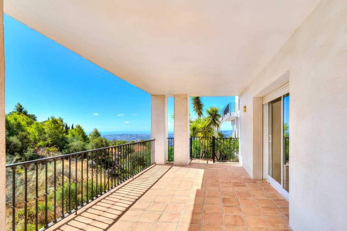 6 Bed Detached Villa in Valtocado